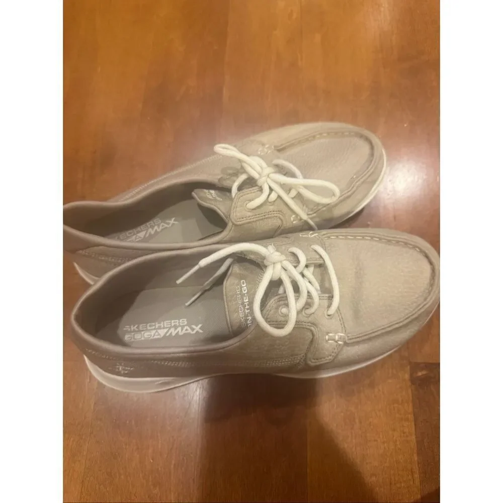 Woman’s well loved Skechers size 10